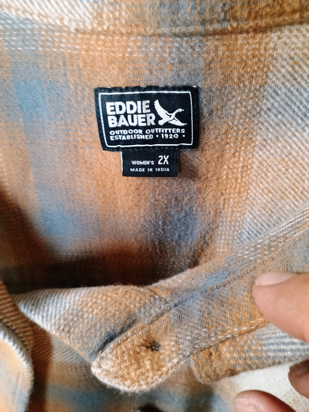 Eddie Bauer Tan & White Plaid Button-Down Shirt Bin 29 - Picture 3 of 3